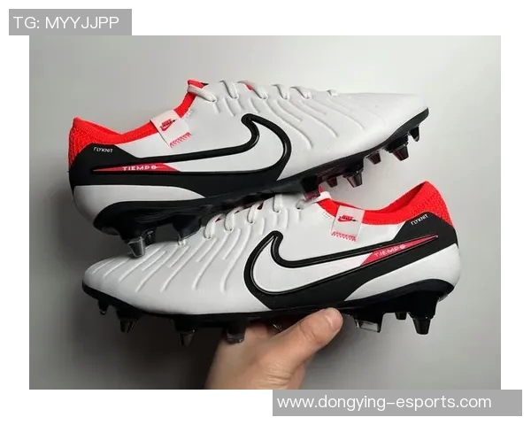 老球星最爱穿的经典足球鞋品牌与款式揭秘